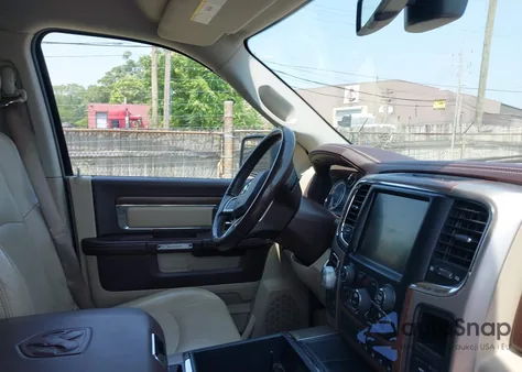 2015 Ram 1500 Laramie z USA, uszkodzony, nr VIN 1C6RR7NT1FS633118